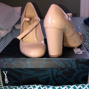 Badge heels